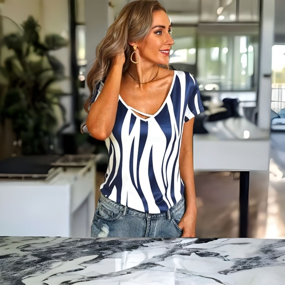 NWT !! Casual Summer Short Sleeve Striped Knit Top 💖💖 - Picture 2 of 16